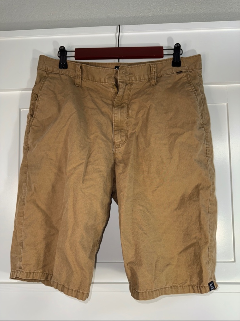 Vans Men's Tan Flat Front Chino Shorts size 32 10” inseam